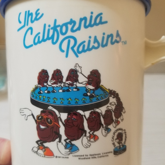 Vintage 1987 Calrab California Raisins Plastic 7" Souvenir Cup - Picture 5 of 6